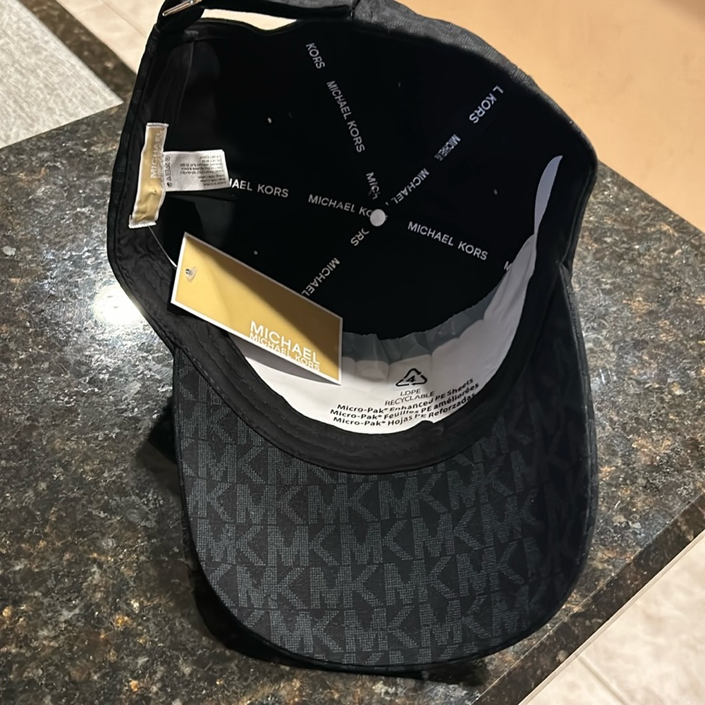 BNWT Michael Kors MK Logo cap - Picture 2 of 6